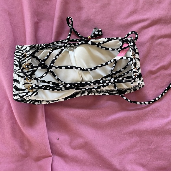 Victoria’s Secret strapless bikini top - Picture 2 of 2